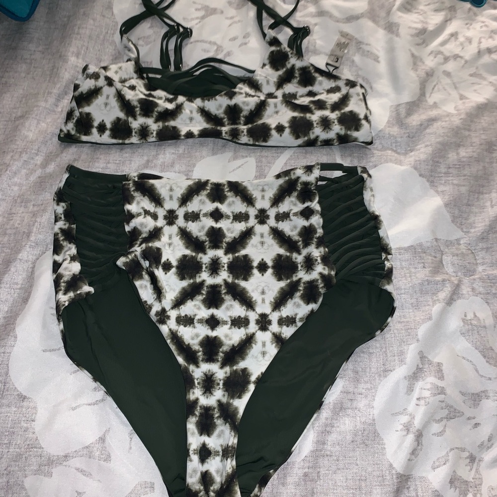 High wasted swimsuit pieces 👙💕
